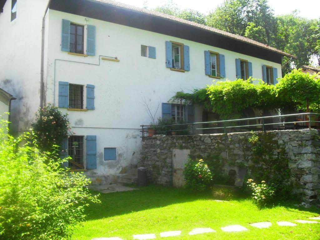 B&B Il Gatto Nero Castelveccana Exterior foto